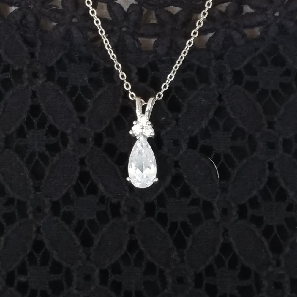 👠Cubic Zirconia Necklace with Silver Chain